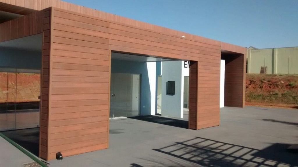 Fachada revestimento madeira