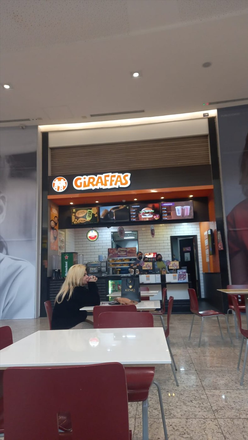 Fachada Giraffas