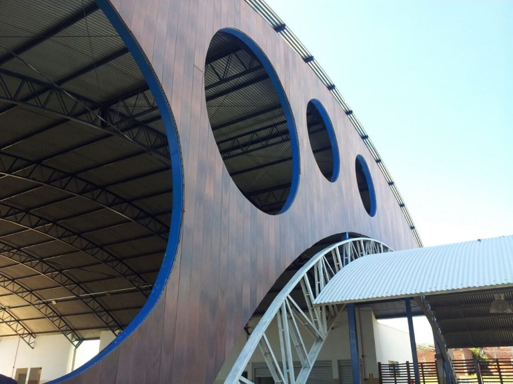 Fachada estrutura curva